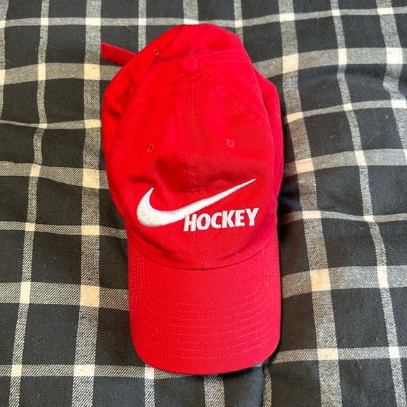 Red Nike baseball cap hat - Picture 1 of 2